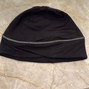 Lululemon women’s running beanie. Black. OS